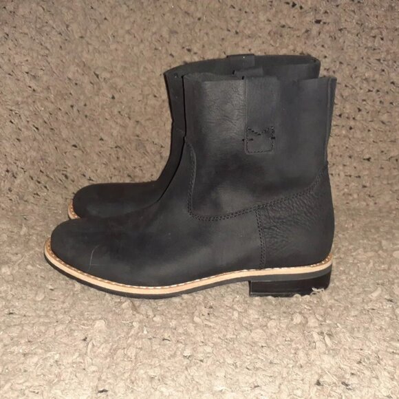 ROOTS-Canada-Black Nubuck Leather-THE SHORTY BOOT- Size 7-NEW/NO BOX - Picture 2 of 6